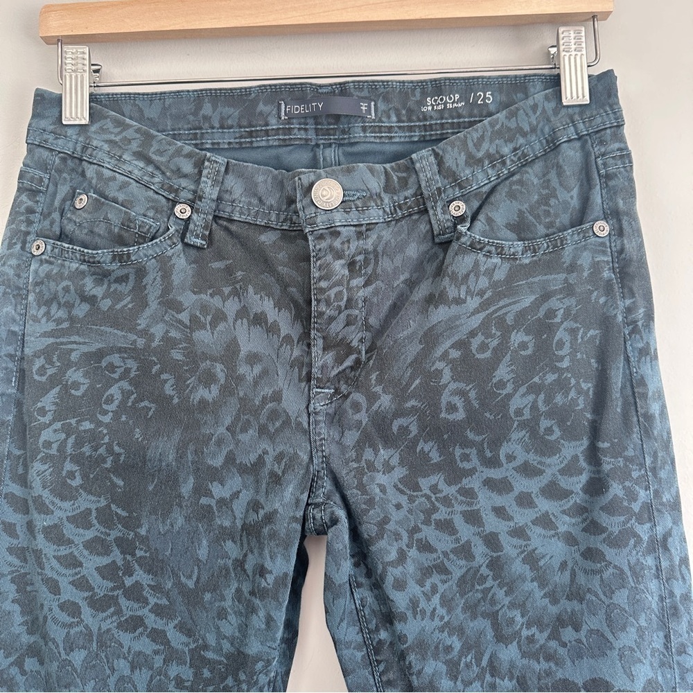 Fidelity Dark Blue Skinny Low Rise Scoop Plume Print Pants Size 25 - Picture 8 of 12